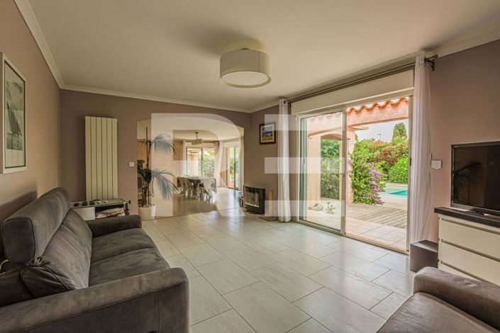 Image No.5-4 Bed House for sale