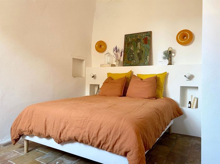 Image No.14-8 Bed Property for sale