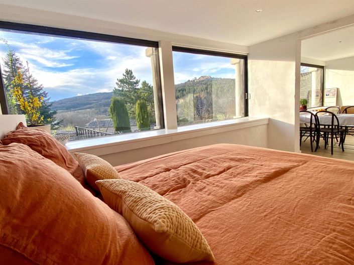 Image No.15-8 Bed Property for sale