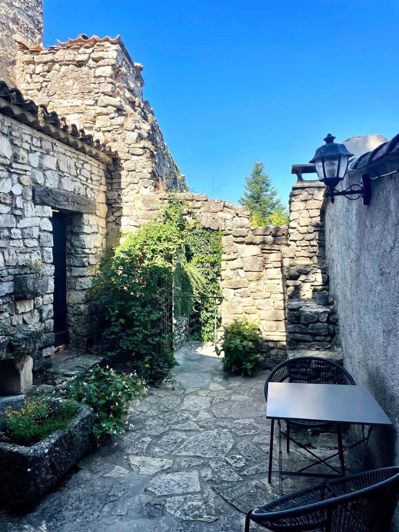 Image No.2-8 Bed Property for sale