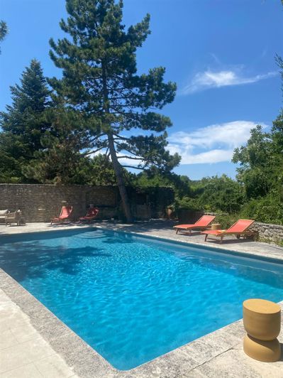 Image No.8-8 Bed Property for sale