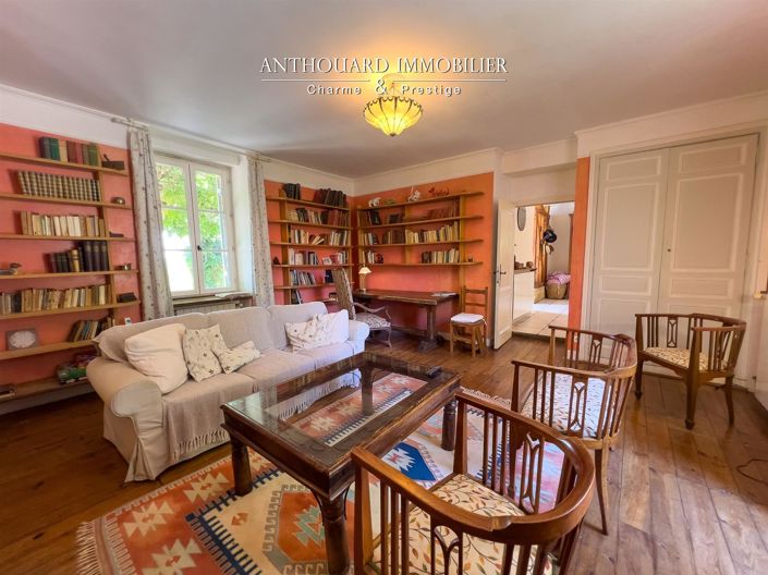 Image No.20-7 Bed House for sale