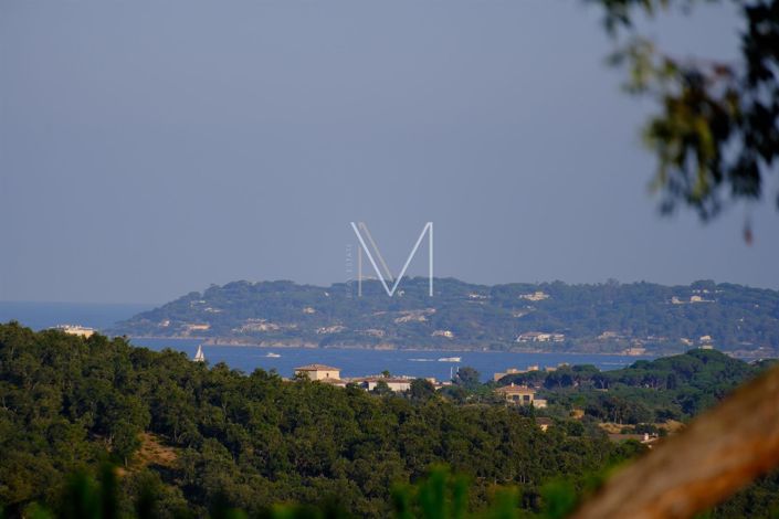 Image No.5-8 Bed House for sale