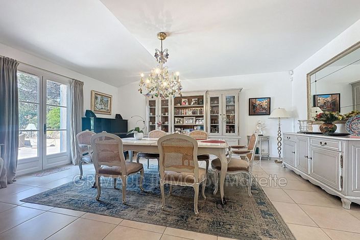 Image No.6-4 Bed House for sale