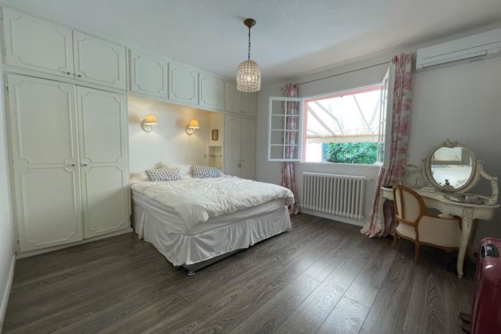 Image No.12-3 Bed House for sale