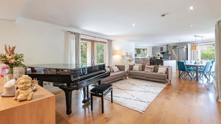 Image No.7-7 Bed House for sale