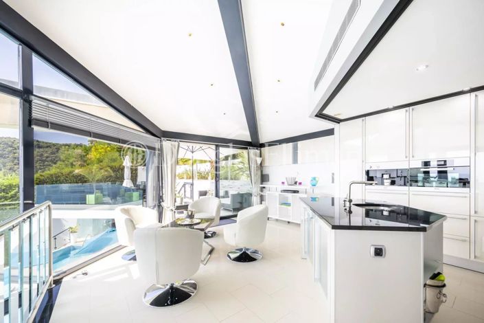 Image No.9-4 Bed House for sale