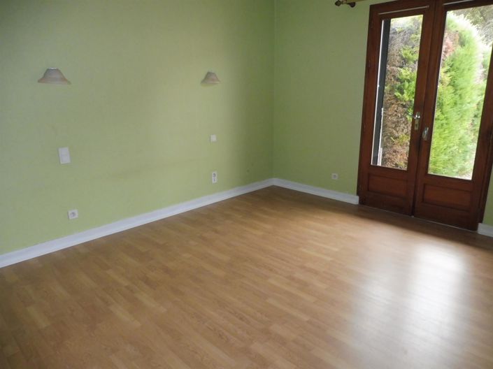 Image No.15-3 Bed House for sale