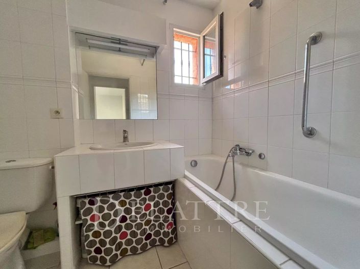 Image No.10-3 Bed House for sale