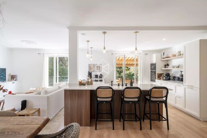 Image No.7-4 Bed House for sale