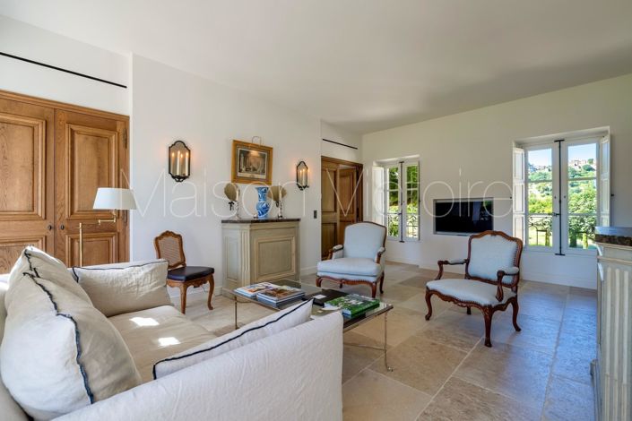 Image No.26-5 Bed House for sale