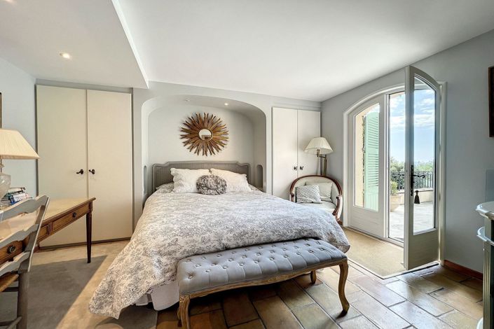 Image No.10-6 Bed House for sale