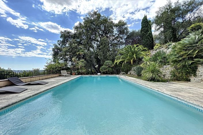 Image No.8-6 Bed House for sale