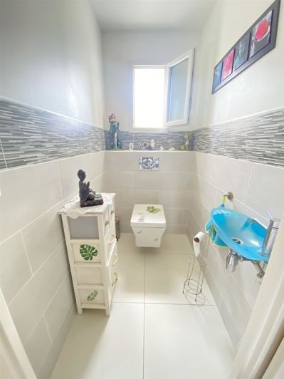 Image No.8-4 Bed House for sale