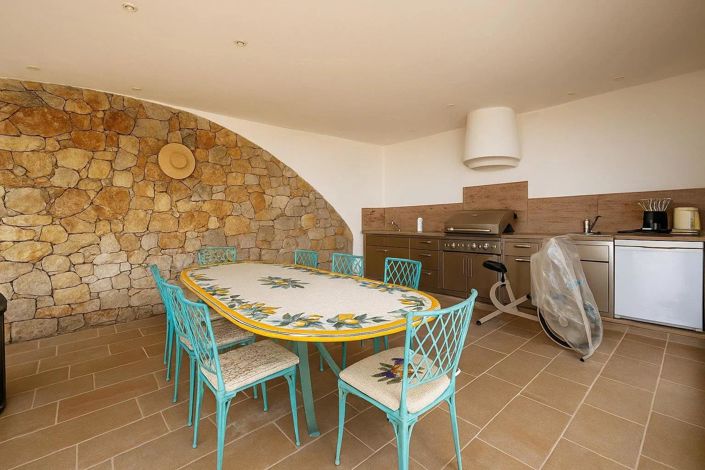 Image No.6-4 Bed House for sale