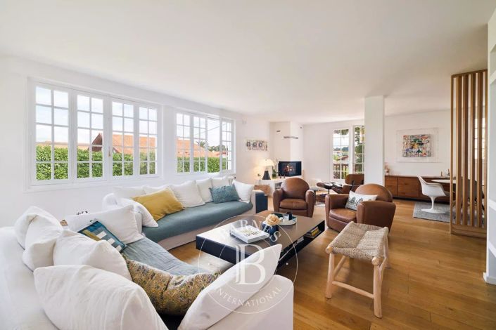 Image No.10-5 Bed House for sale