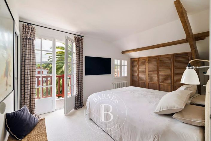 Image No.17-5 Bed House for sale