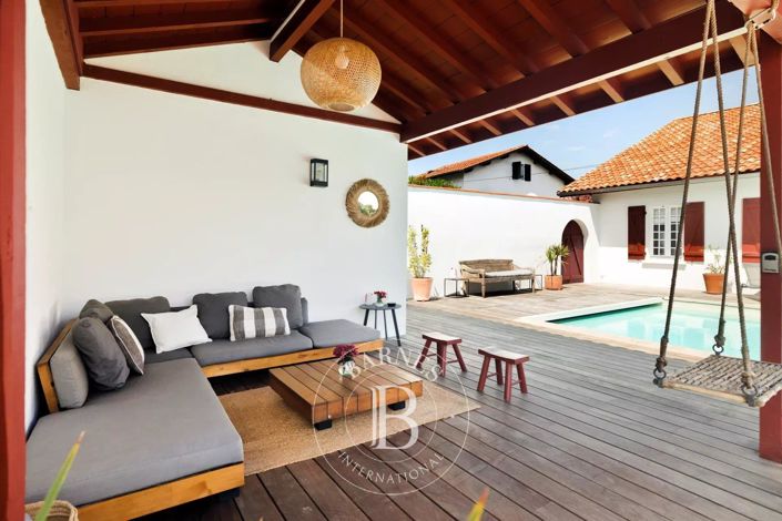 Image No.6-5 Bed House for sale