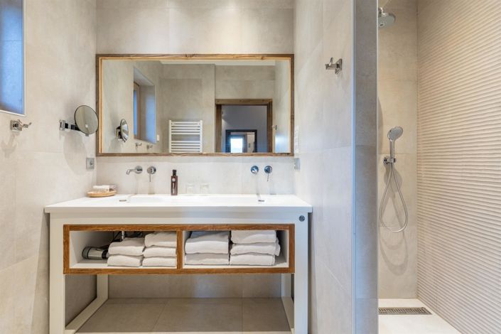 Image No.6-18 Bed House for sale