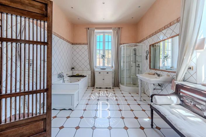 Image No.12-7 Bed House for sale