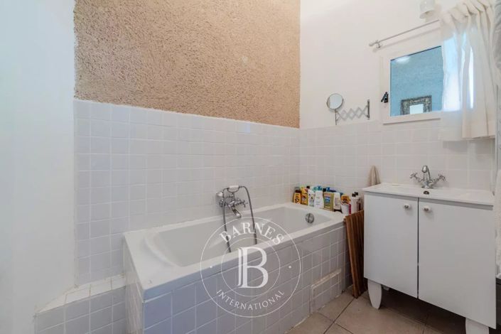 Image No.25-7 Bed House for sale