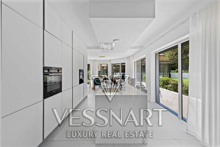 Image No.15-7 Bed House for sale