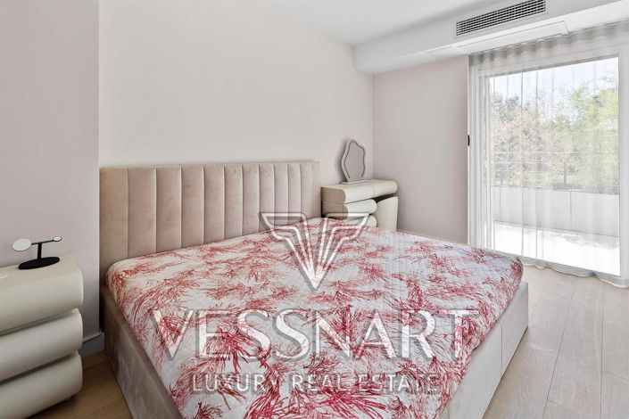 Image No.16-7 Bed House for sale