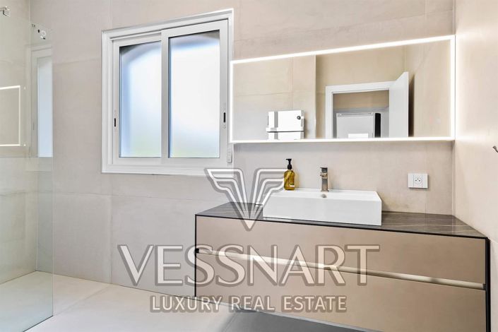 Image No.17-7 Bed House for sale