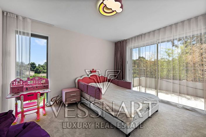 Image No.18-7 Bed House for sale