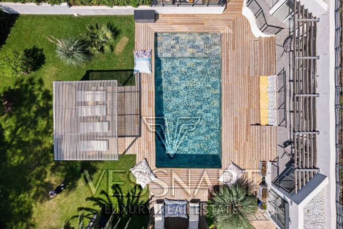 Image No.7-7 Bed House for sale