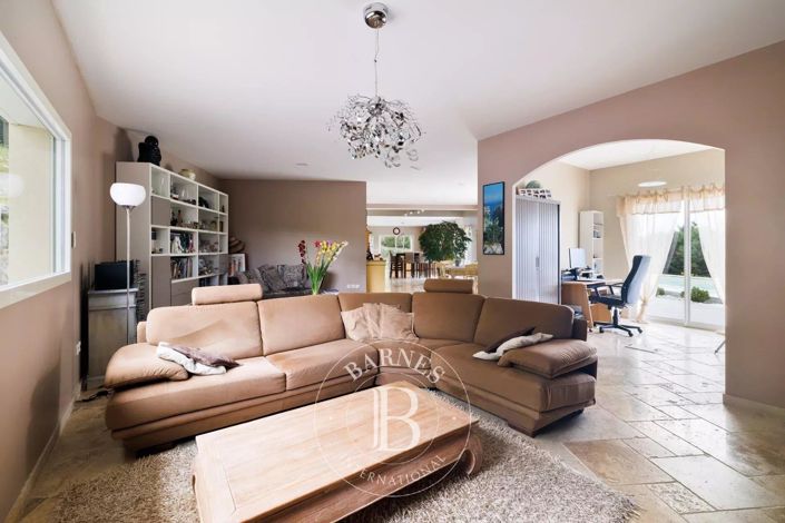 Image No.10-4 Bed House for sale