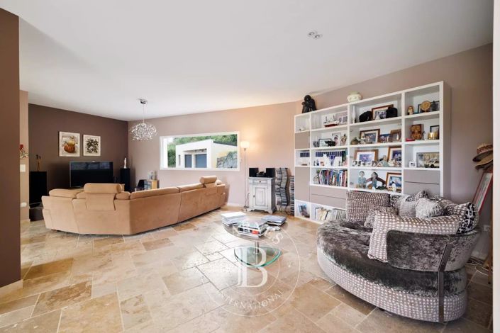 Image No.11-4 Bed House for sale