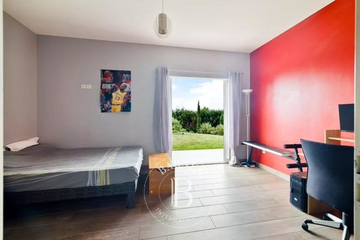 Image No.17-4 Bed House for sale