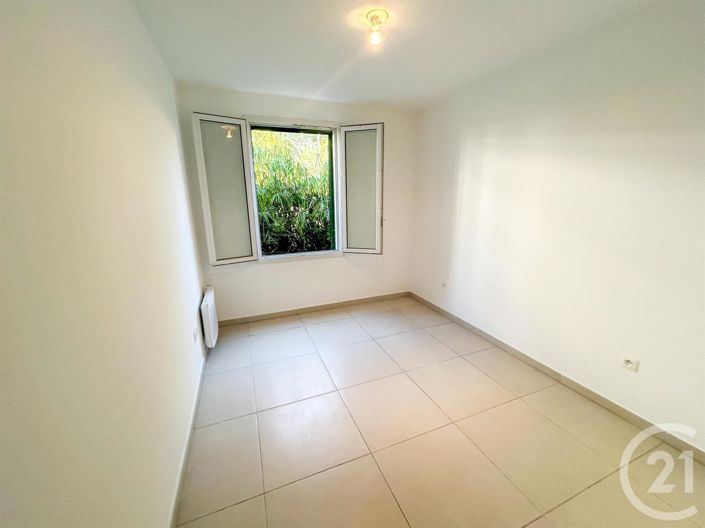 Image No.10-3 Bed Apartment for sale