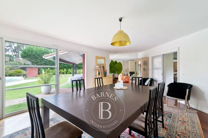 Image No.11-5 Bed House for sale