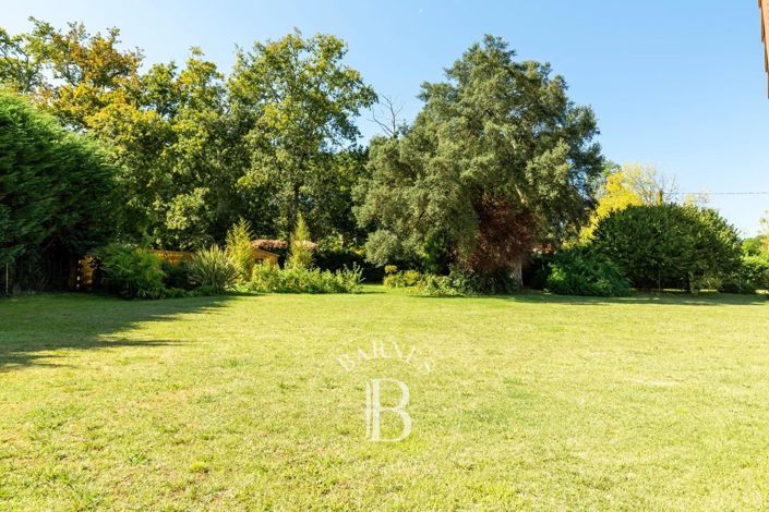 Image No.3-5 Bed House for sale