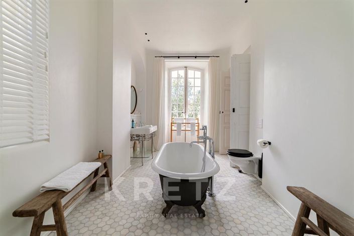 Image No.10-11 Bed Property for sale