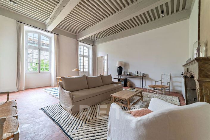 Image No.12-11 Bed Property for sale