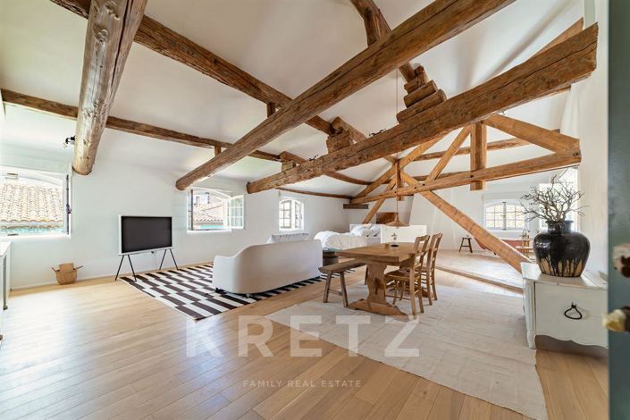 Image No.14-11 Bed Property for sale