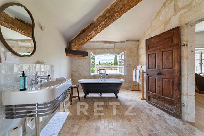 Image No.15-11 Bed Property for sale