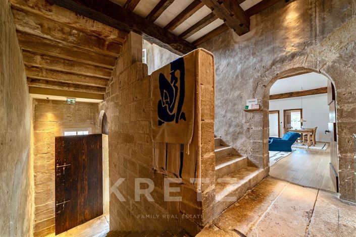 Image No.16-11 Bed Property for sale