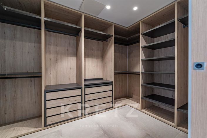 Image No.12-5 Bed House for sale