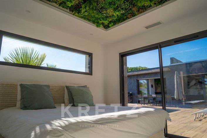 Image No.12-7 Bed Property for sale