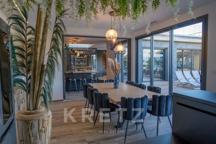 Image No.13-7 Bed Property for sale