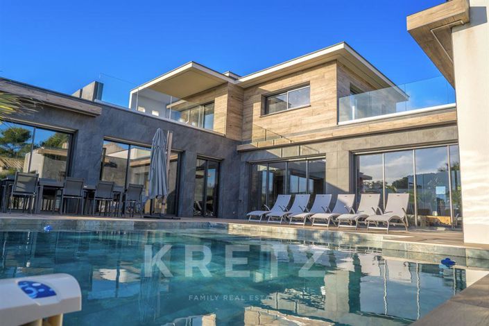 Image No.5-7 Bed Property for sale