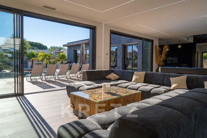 Image No.5-7 Bed Property for sale