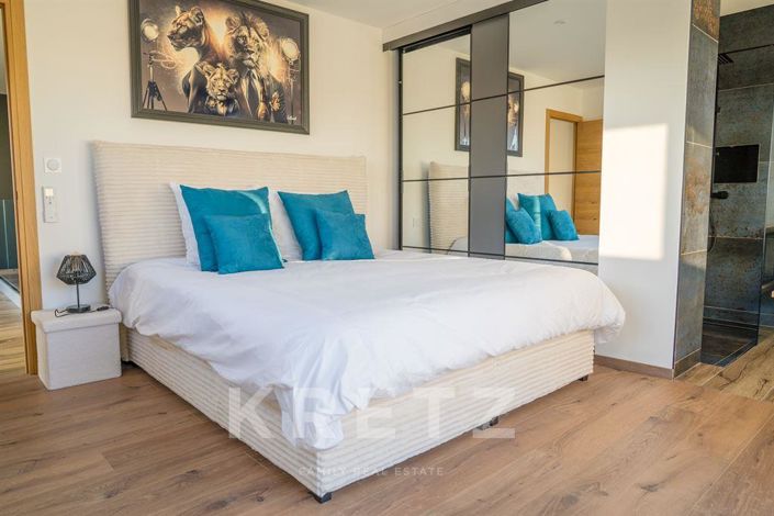 Image No.8-7 Bed Property for sale