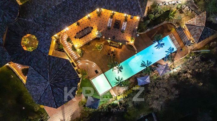 Image No.1-6 Bed Property for sale