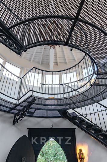 Image No.10-6 Bed Property for sale