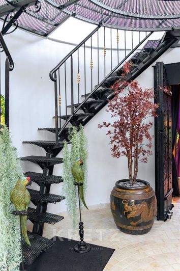 Image No.11-6 Bed Property for sale